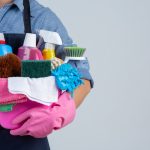 Büro Desinfektionsreinigung Mannheim: Reinigungskräfte desinfizieren Oberflächen um die Sicherheit zu gewährleisten.